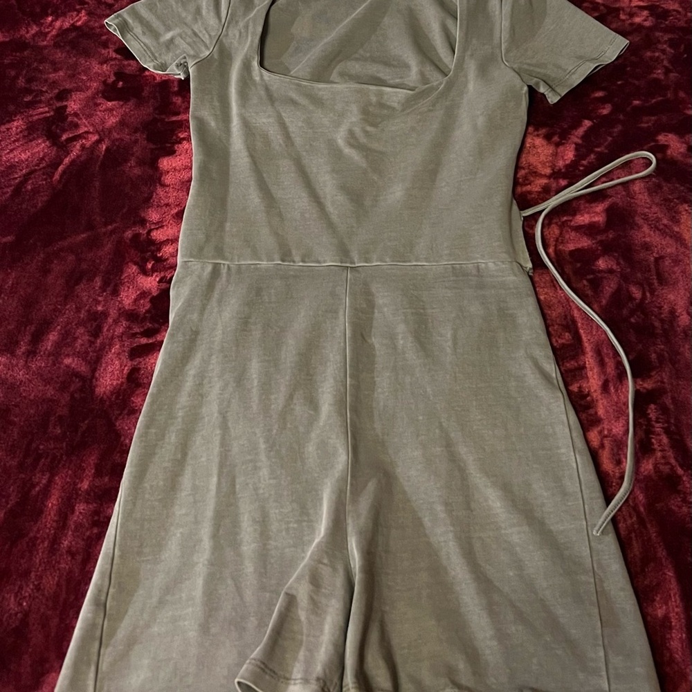 Forever 21 Light Gray Top